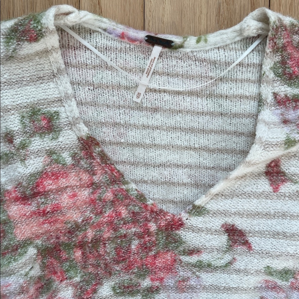 Free people XS Floral V-Neck Sweater - Picture 3 of 5